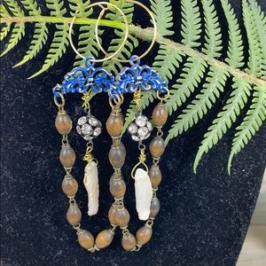 ⭐️Adorned Crown assemblage Wood rosary pearl Blue earrings